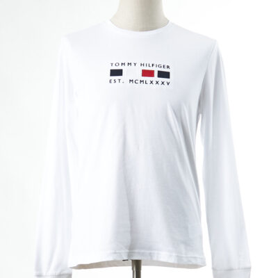 dizainerių drabužiai Tommy Hilfiger mados prekės firminiai rūbai išparduotuvė didmeninė prekyba pigūs rūbai drabužiai stock clothes wholesale outlet marškinėliai topai